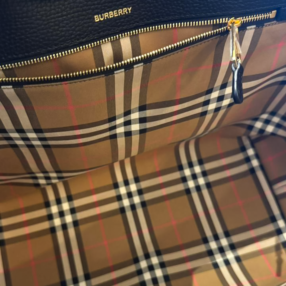 Burberry Tote9